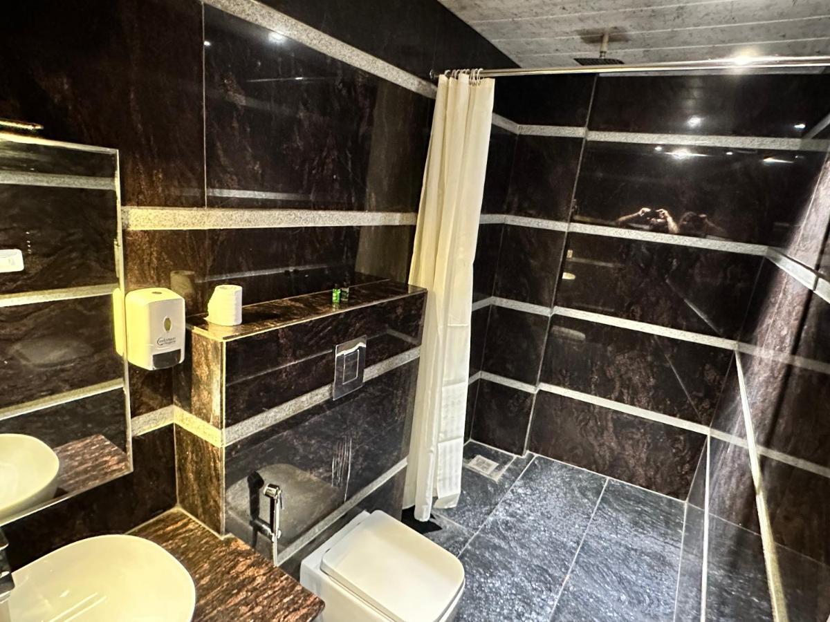 Highlands Hotel Rishikesh Bagian luar foto