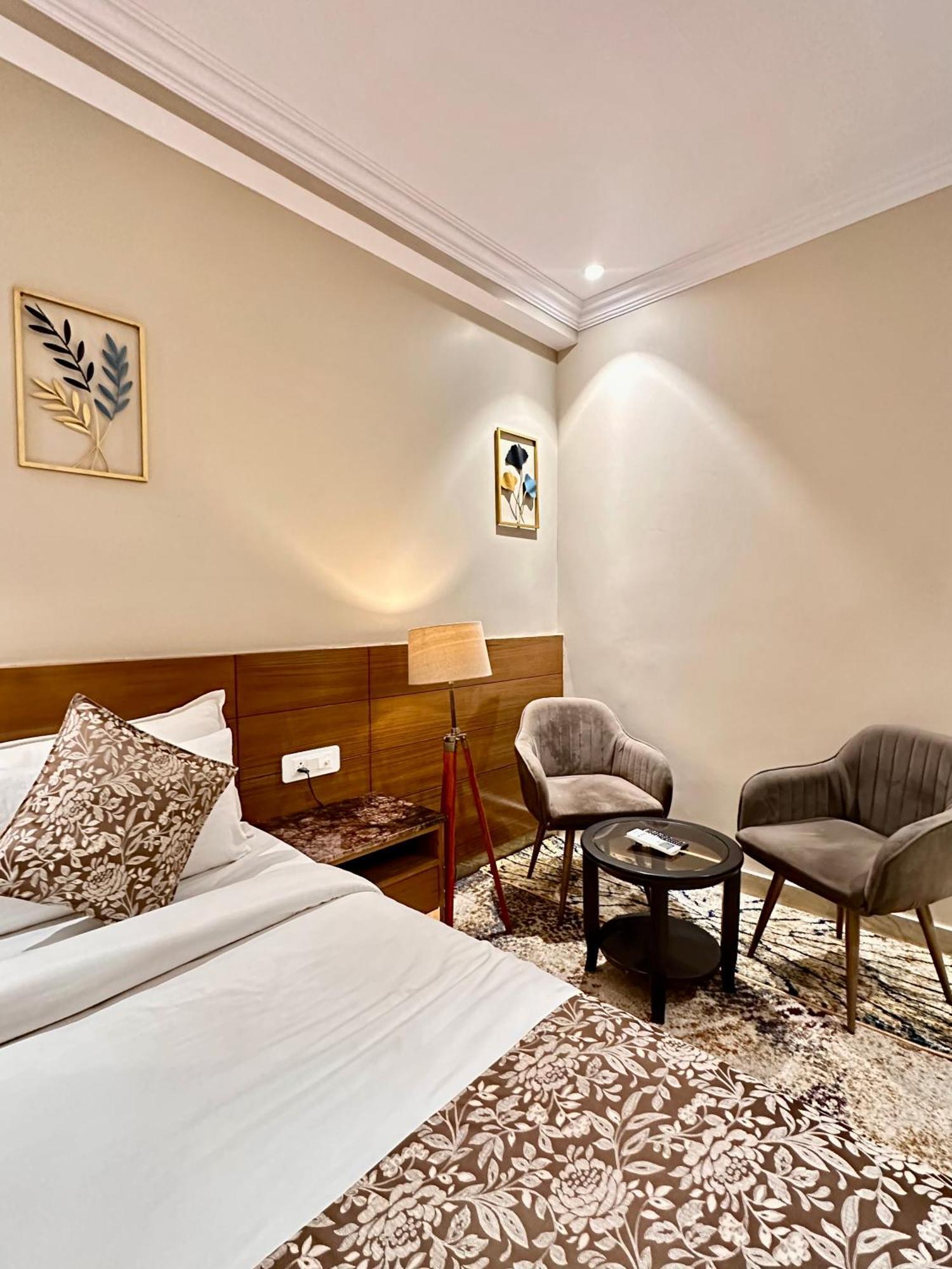 Highlands Hotel Rishikesh Bagian luar foto